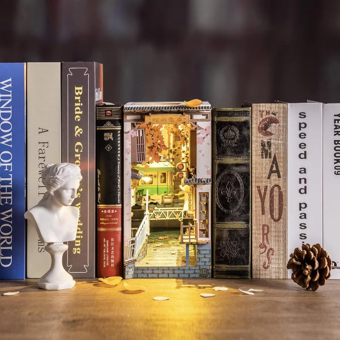 Kit de construcción de madera Book Nook – Sakura Densya 