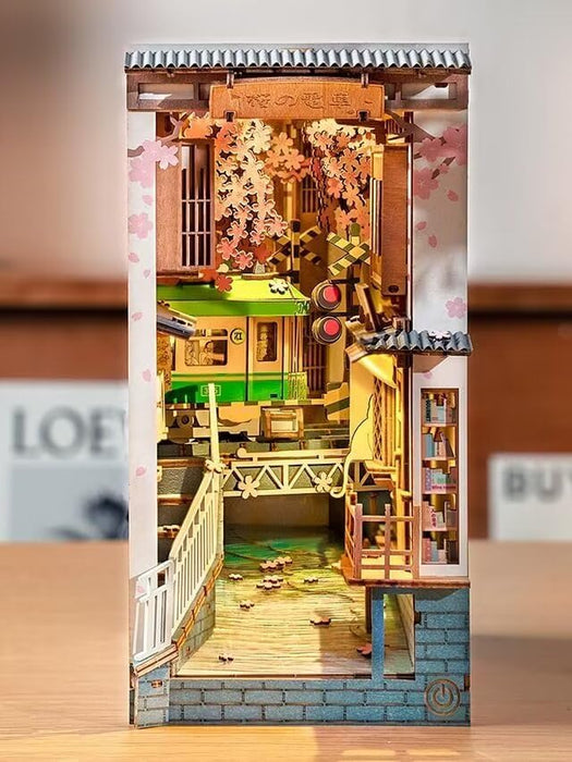 Kit de construcción de madera Book Nook – Sakura Densya 