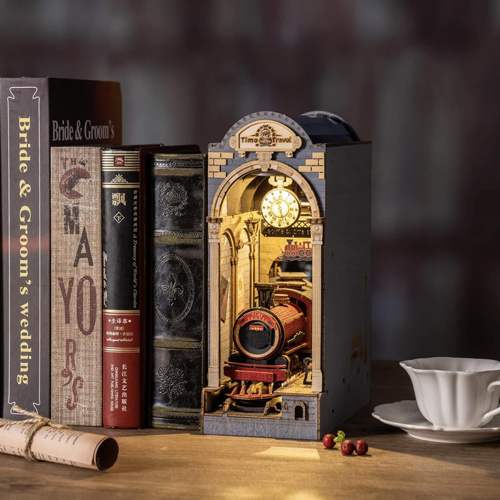 Book Nook Holzbausatz – Zeitreise