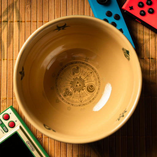 Ciotola di ramen The Legend of Zelda in uso