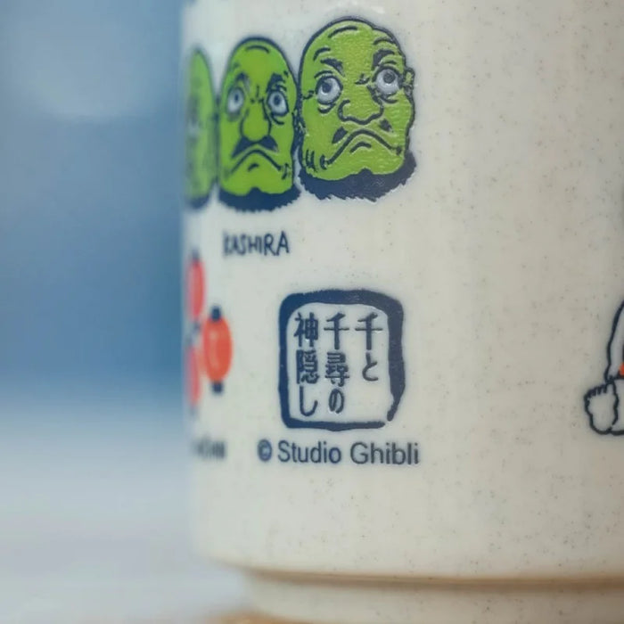 23379_chihiros-reise-ins-zauberland-japanische-tee-tasse-arubaya-close.webp