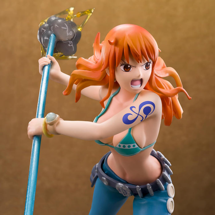 One Piece Nami 1:10 verzamelfiguur close-up hoek