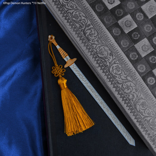 KPDH-Metal-Bookmark-Rumi_s-Saingeom-Lifestyle_1-4895205625297-CR5321.webp