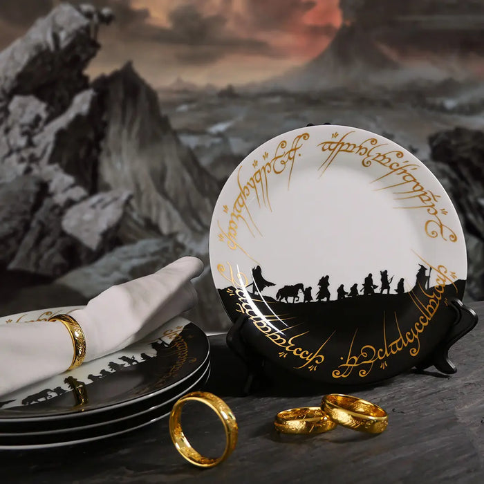 productImage-22912-set-herr-der-ringe-set-aus-4-edlen-tellern-und-serviettenringe.webp