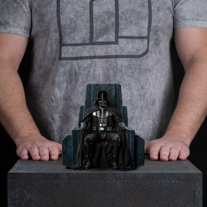 Star Wars Darth Vader op de troon statue