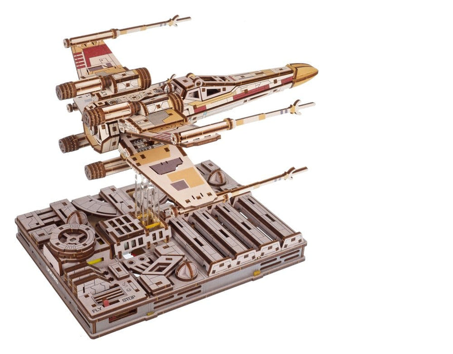 Maquette en bois Star Wars X-Wing Starfighter de Luke Skywalker