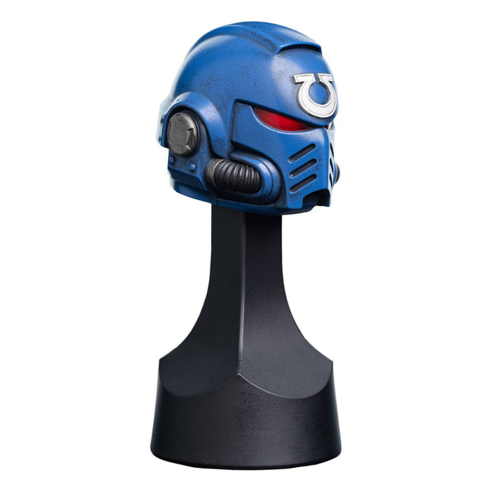 Replica dell'elmo degli Ultramarines di Warhammer 40,000